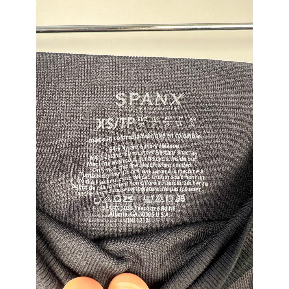 Spanx Look At Me Now Seamless Black Camo Leggings XS High Rise Shapewear - Picture 7 of 9